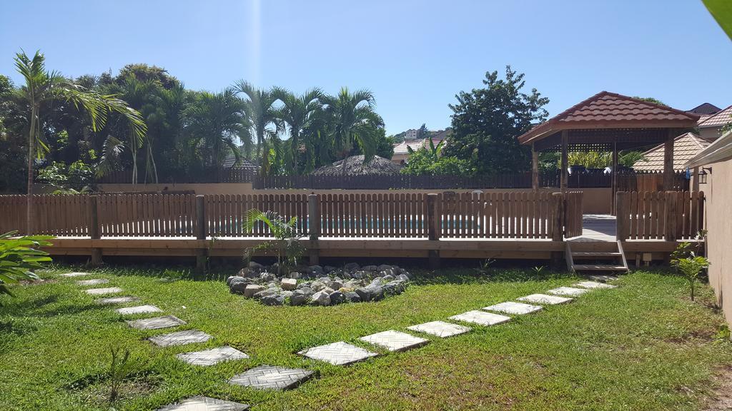 Apt 12, Executive Suites Ja - Palms Enfield Buitenkant foto