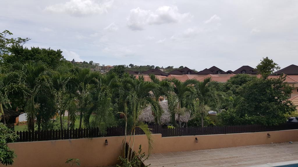 Apt 12, Executive Suites Ja - Palms Enfield Buitenkant foto