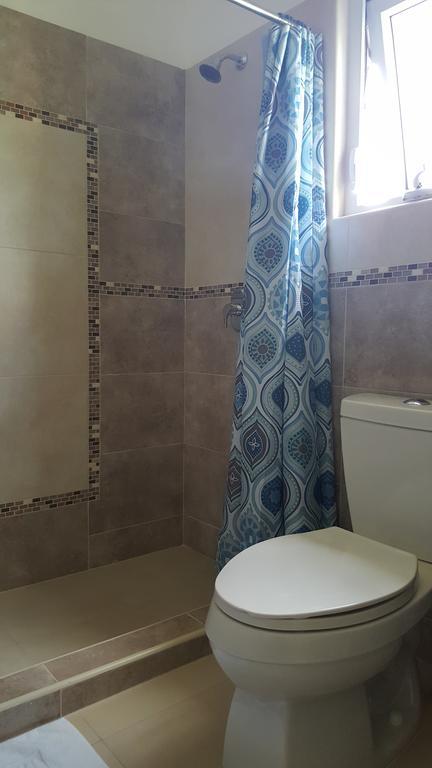 Apt 12, Executive Suites Ja - Palms Enfield Buitenkant foto