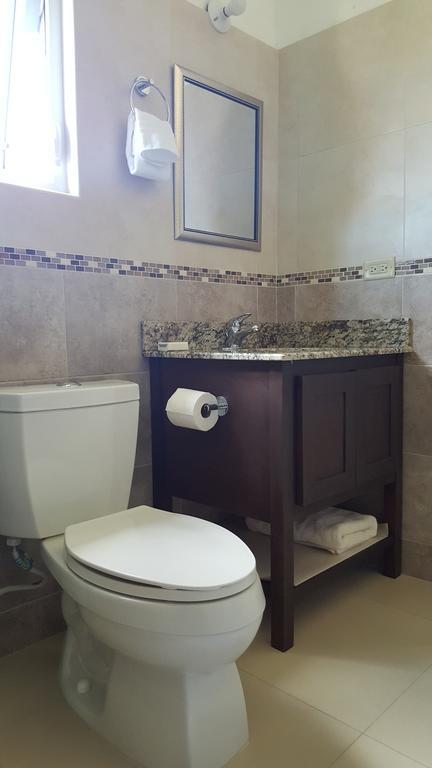 Apt 12, Executive Suites Ja - Palms Enfield Buitenkant foto