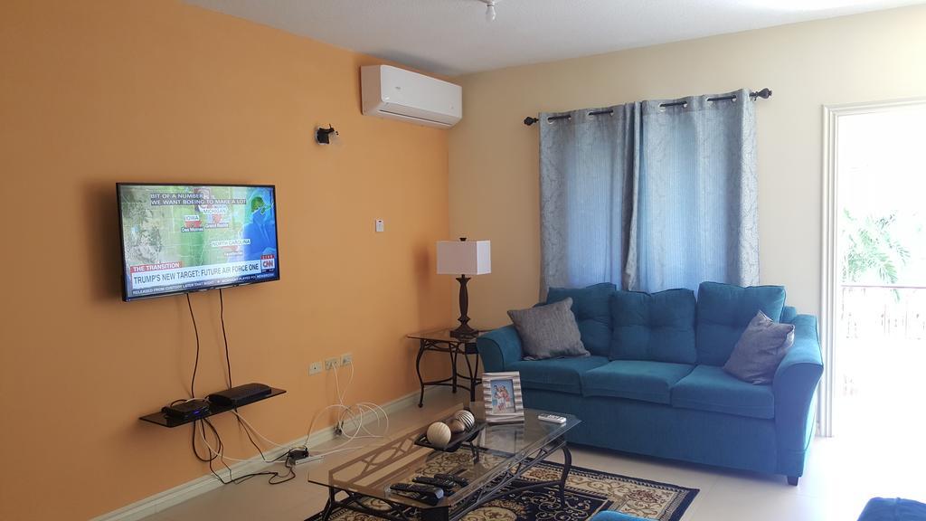 Apt 12, Executive Suites Ja - Palms Enfield Buitenkant foto