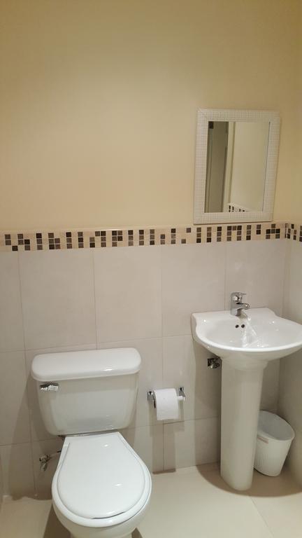 Apt 12, Executive Suites Ja - Palms Enfield Buitenkant foto