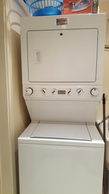 Apt 12, Executive Suites Ja - Palms Enfield Buitenkant foto