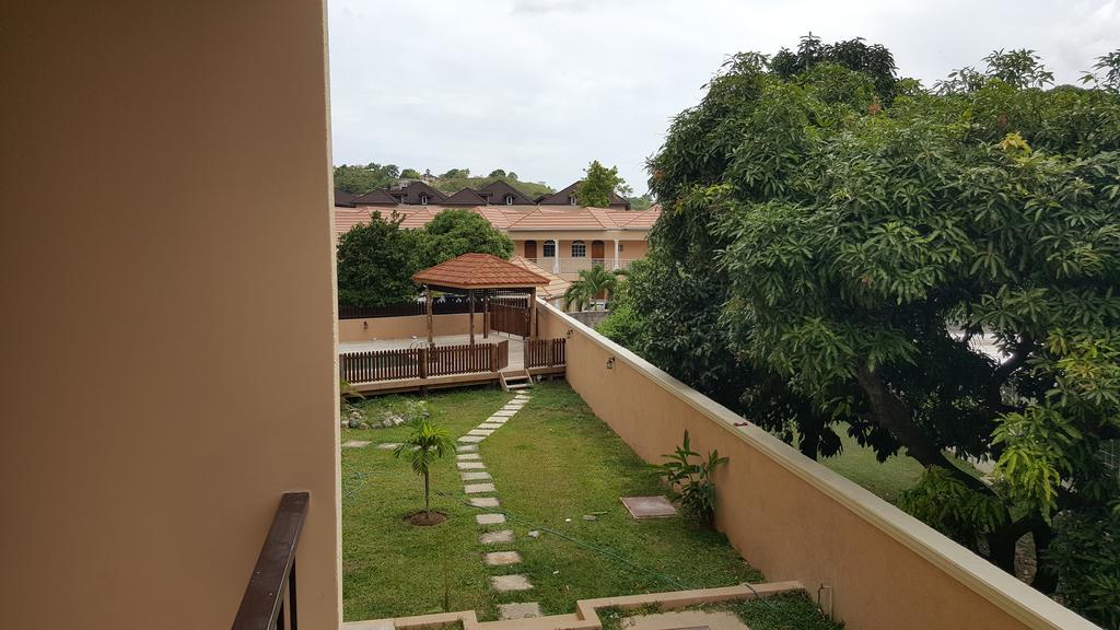 Apt 12, Executive Suites Ja - Palms Enfield Buitenkant foto