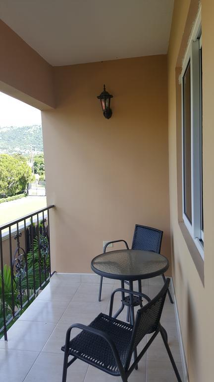 Apt 12, Executive Suites Ja - Palms Enfield Buitenkant foto