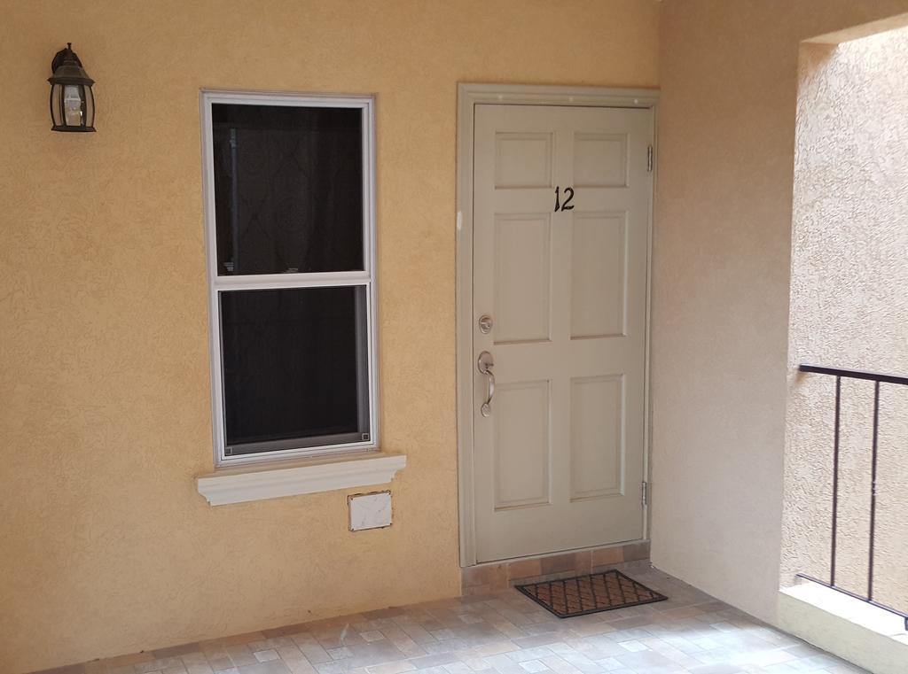 Apt 12, Executive Suites Ja - Palms Enfield Buitenkant foto