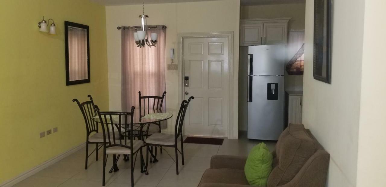 Apt 12, Executive Suites Ja - Palms Enfield Buitenkant foto