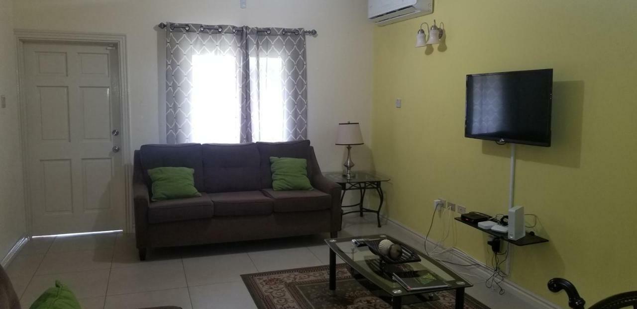 Apt 12, Executive Suites Ja - Palms Enfield Buitenkant foto