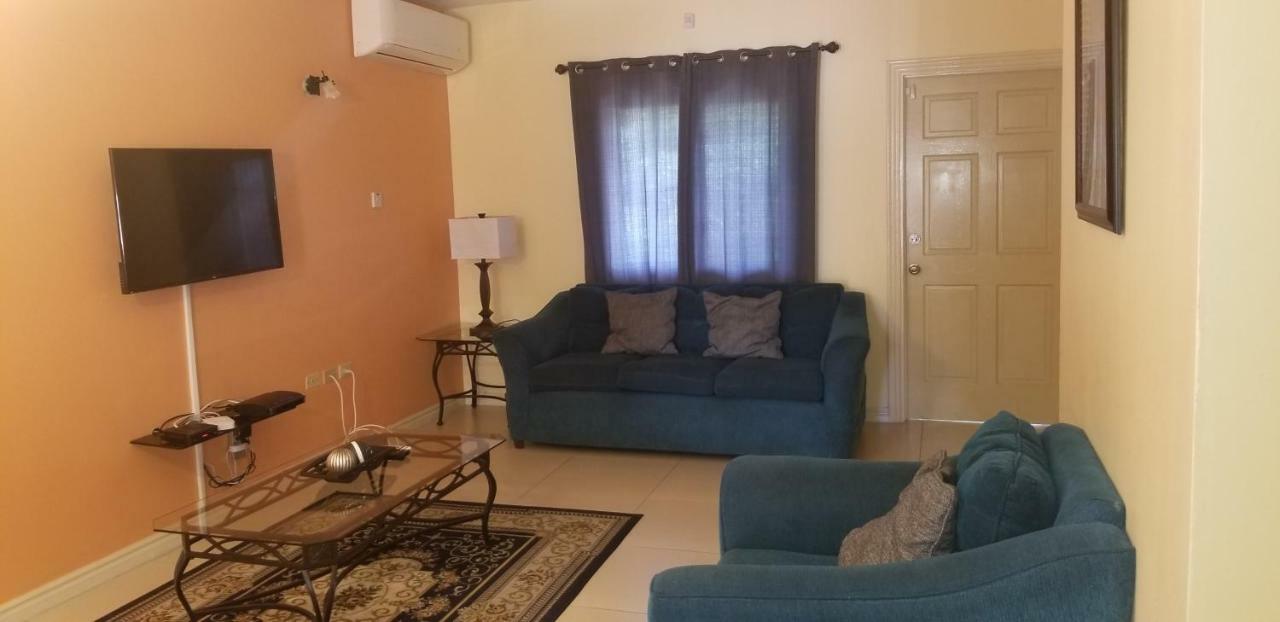 Apt 12, Executive Suites Ja - Palms Enfield Buitenkant foto